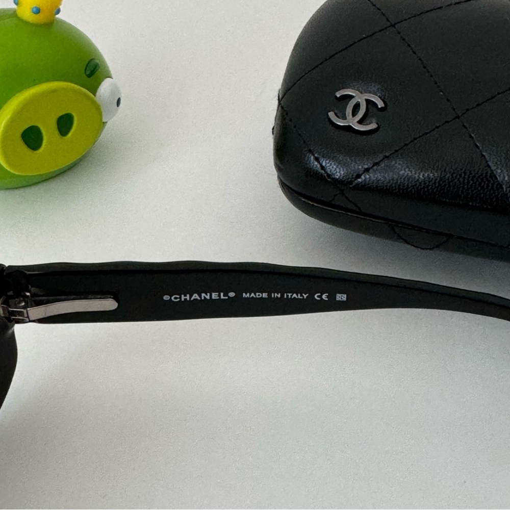 VINTAGE CHANEL SUNGLASSES - Picture 5 of 6